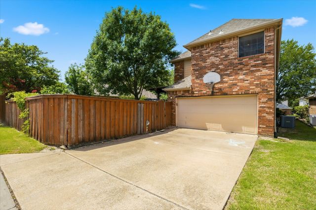 946 Briar Oaks Drive, Rockwall, TX 75087