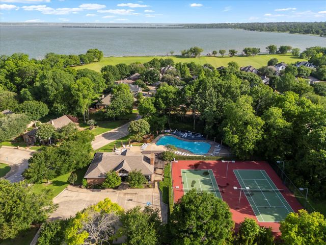 946 Briar Oaks Drive, Rockwall, TX 75087