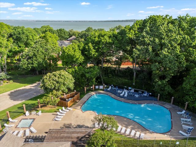946 Briar Oaks Drive, Rockwall, TX 75087