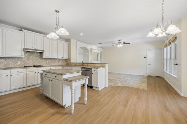 946 Briar Oaks Drive, Rockwall, TX 75087