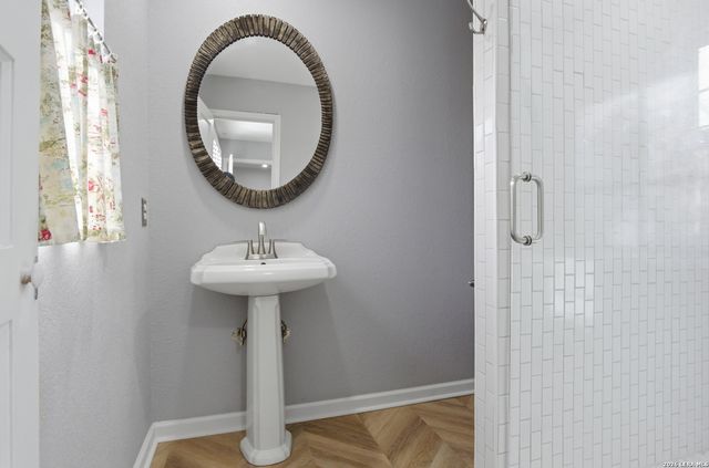 1210 summit, San Antonio, TX 78201