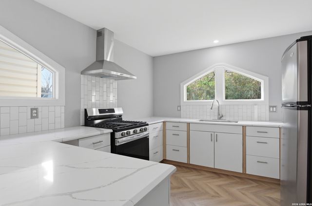 1210 summit, San Antonio, TX 78201