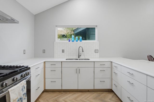 1210 summit, San Antonio, TX 78201