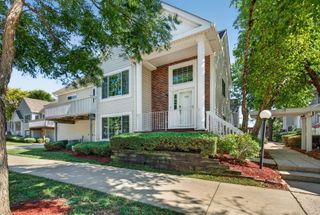320 Fieldstone Court 320, Bolingbrook, IL 60440