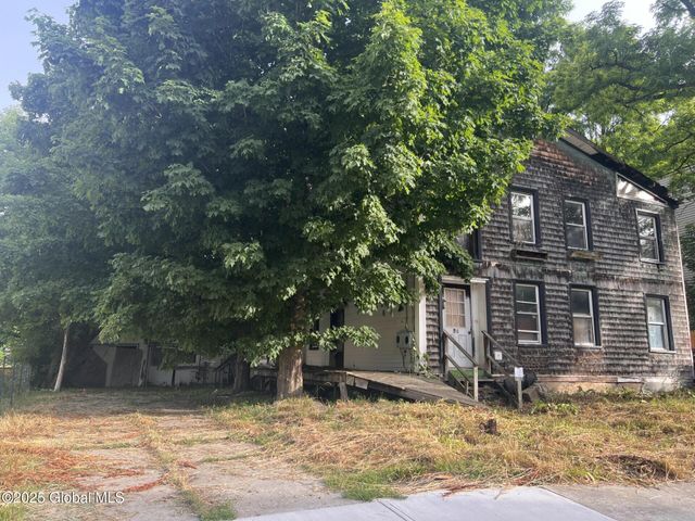 20 Voorhees Street, Amsterdam, NY 12010