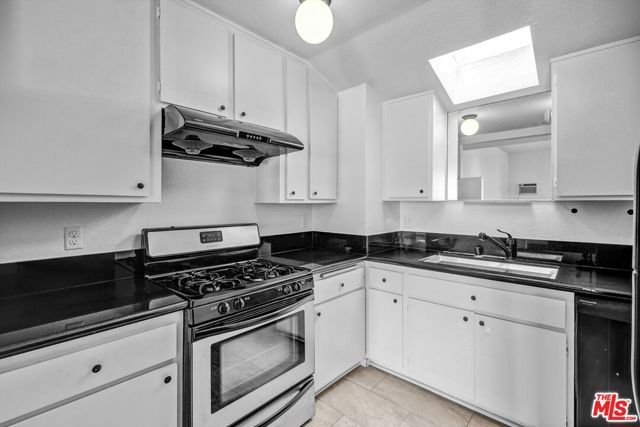 3665 Empire Drive 7, Los Angeles, CA 90034