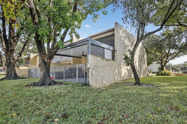 721 E Coco Plum Circle 5, Plantation, FL 33324
