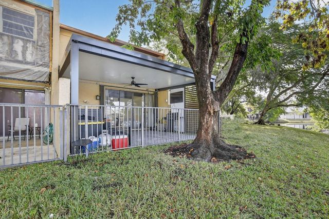 721 E Coco Plum Circle 5, Plantation, FL 33324