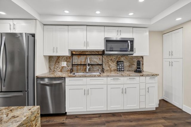 721 E Coco Plum Circle 5, Plantation, FL 33324