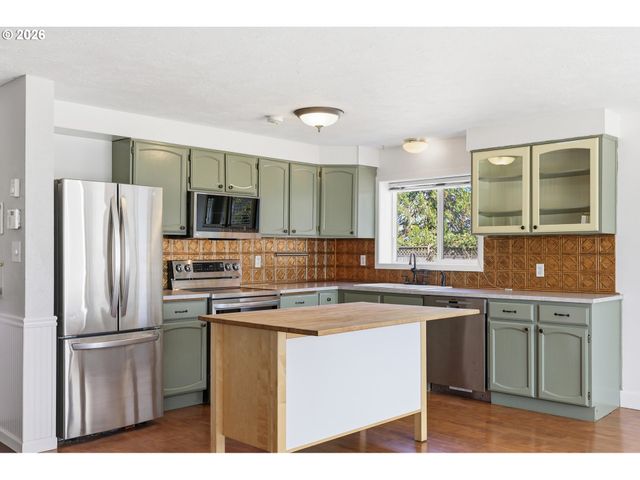 28821 ROYAL Ave, Eugene, OR 97402
