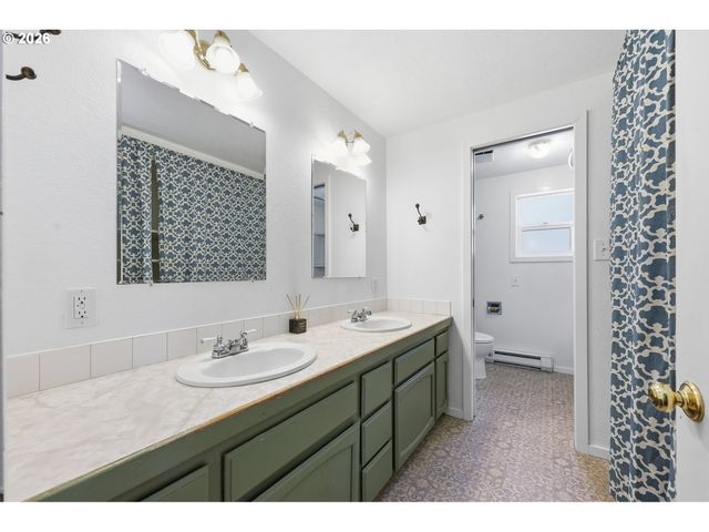 28821 ROYAL Ave, Eugene, OR 97402