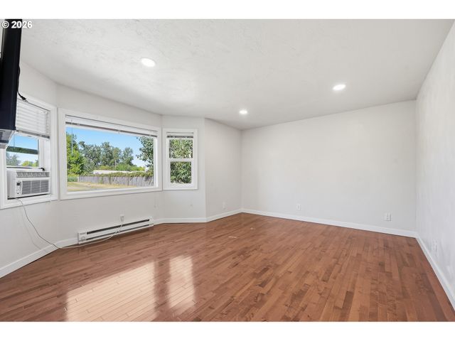28821 ROYAL Ave, Eugene, OR 97402