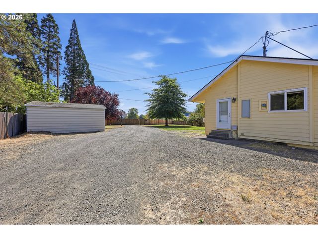 28821 ROYAL Ave, Eugene, OR 97402