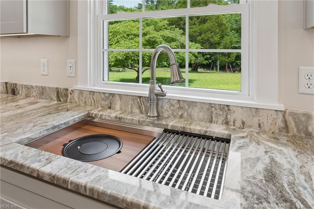 6295 Ark RD, Gloucester, VA 23061