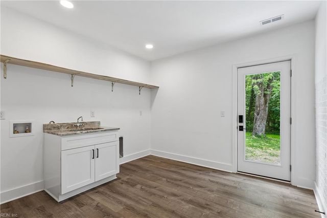 6295 Ark RD, Gloucester, VA 23061
