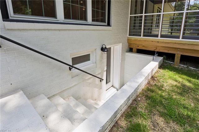6295 Ark RD, Gloucester, VA 23061