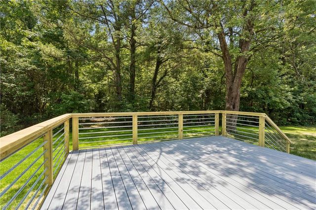 6295 Ark RD, Gloucester, VA 23061
