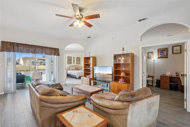 639 LAKEHAVEN CIRCLE, Orlando, FL 32828