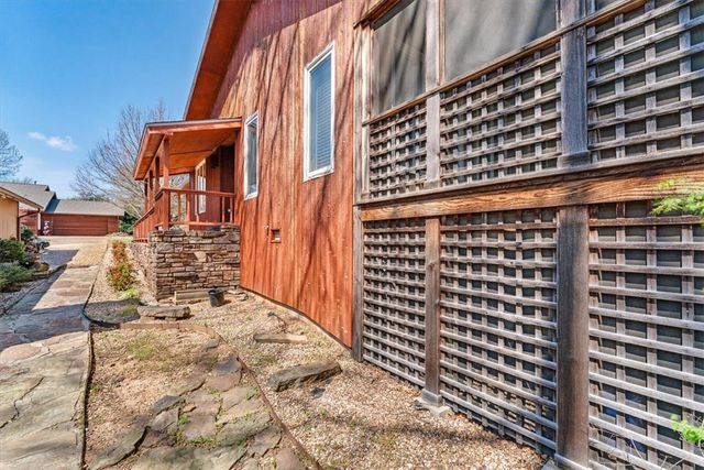 3444 N Greenbriar Drive, Fayetteville, AR 72703