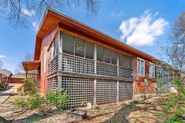 3444 N Greenbriar Drive, Fayetteville, AR 72703