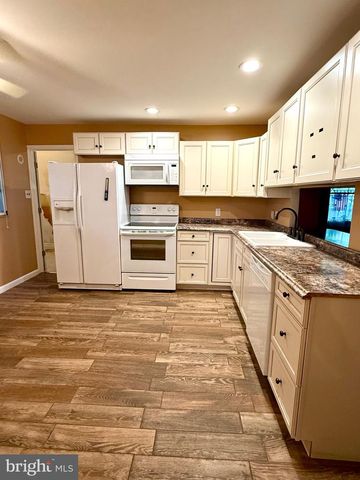 316 JUNIPER DR, Cherry Hill, NJ 08003