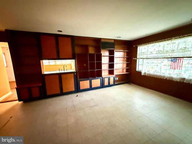 316 JUNIPER DR, Cherry Hill, NJ 08003