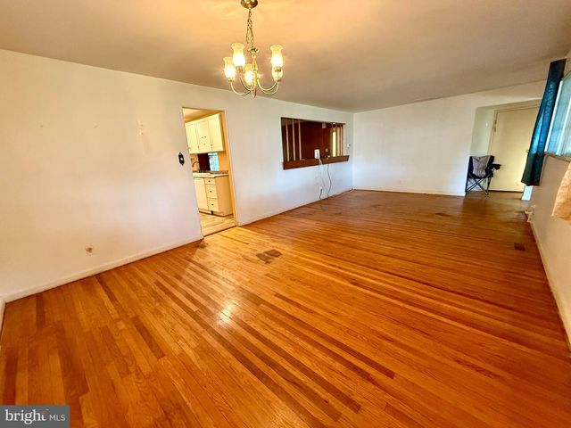 316 JUNIPER DR, Cherry Hill, NJ 08003