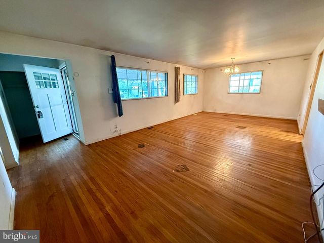 316 JUNIPER DR, Cherry Hill, NJ 08003