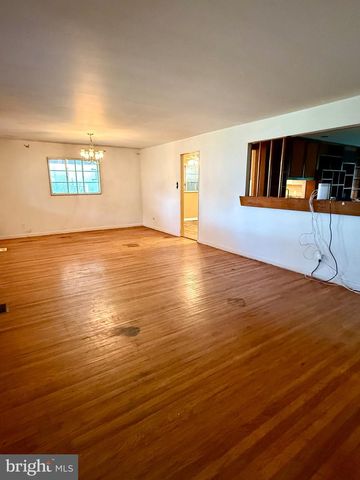 316 JUNIPER DR, Cherry Hill, NJ 08003