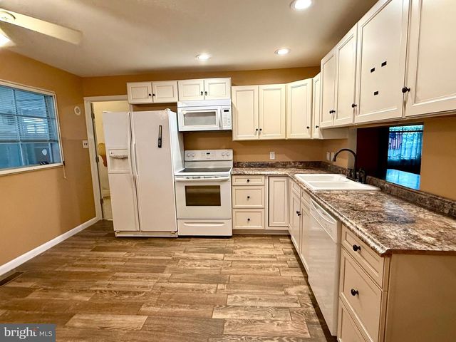 316 JUNIPER DR, Cherry Hill, NJ 08003