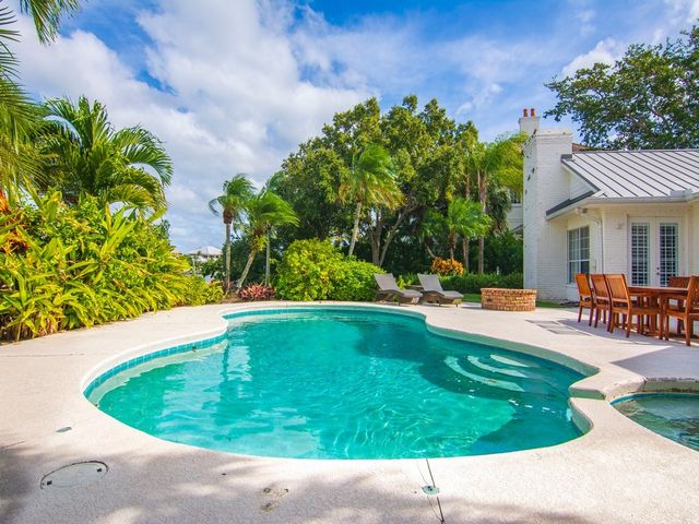 1896 Mooringline Drive, Vero Beach, FL 32963