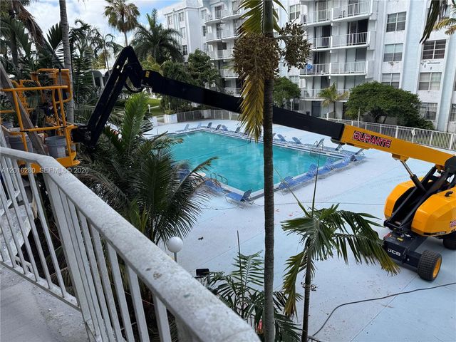 492 NW 165th St Rd C-314, Miami, FL 33169