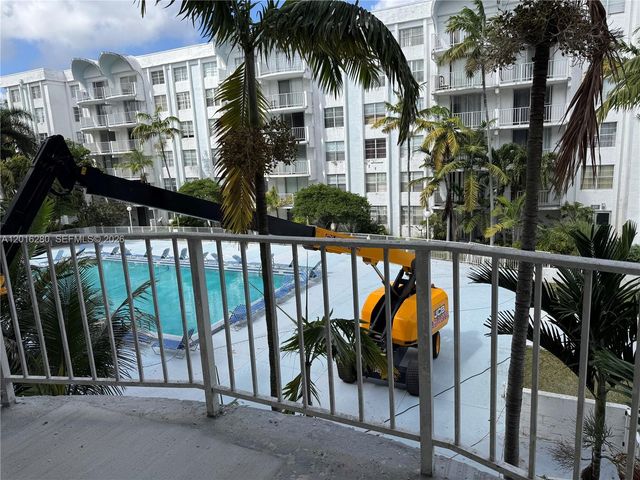 492 NW 165th St Rd C-314, Miami, FL 33169