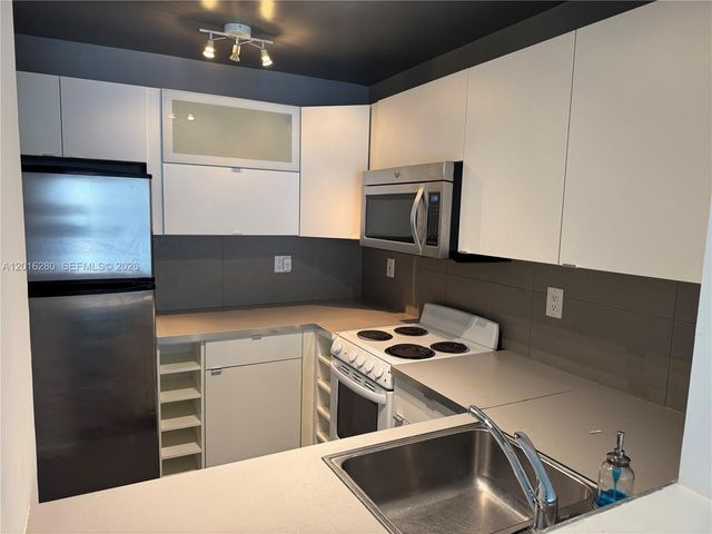 492 NW 165th St Rd C-314, Miami, FL 33169