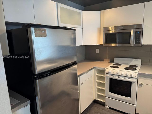 492 NW 165th St Rd C-314, Miami, FL 33169