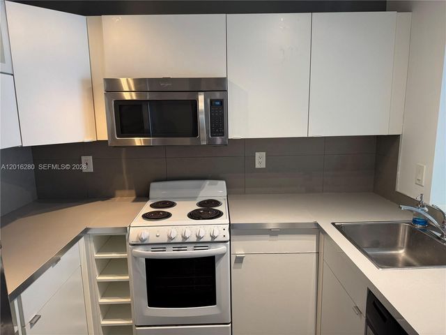 492 NW 165th St Rd C-314, Miami, FL 33169