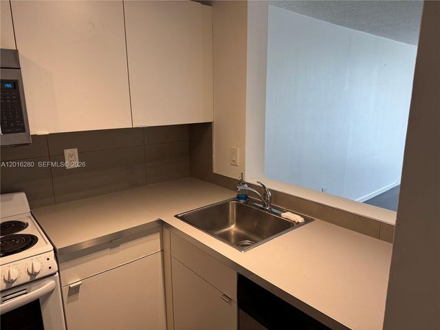 492 NW 165th St Rd C-314, Miami, FL 33169