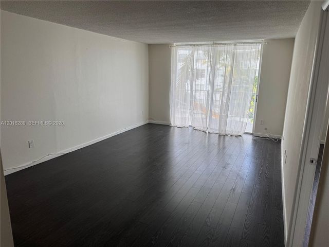 492 NW 165th St Rd C-314, Miami, FL 33169