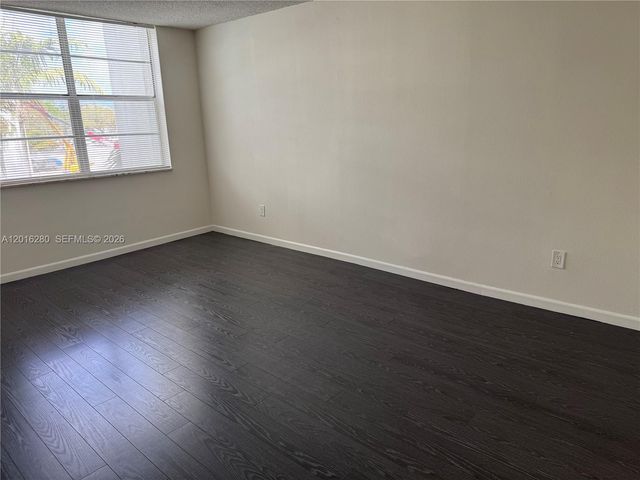 492 NW 165th St Rd C-314, Miami, FL 33169