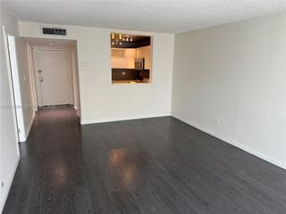 492 NW 165th St Rd C-314, Miami, FL 33169