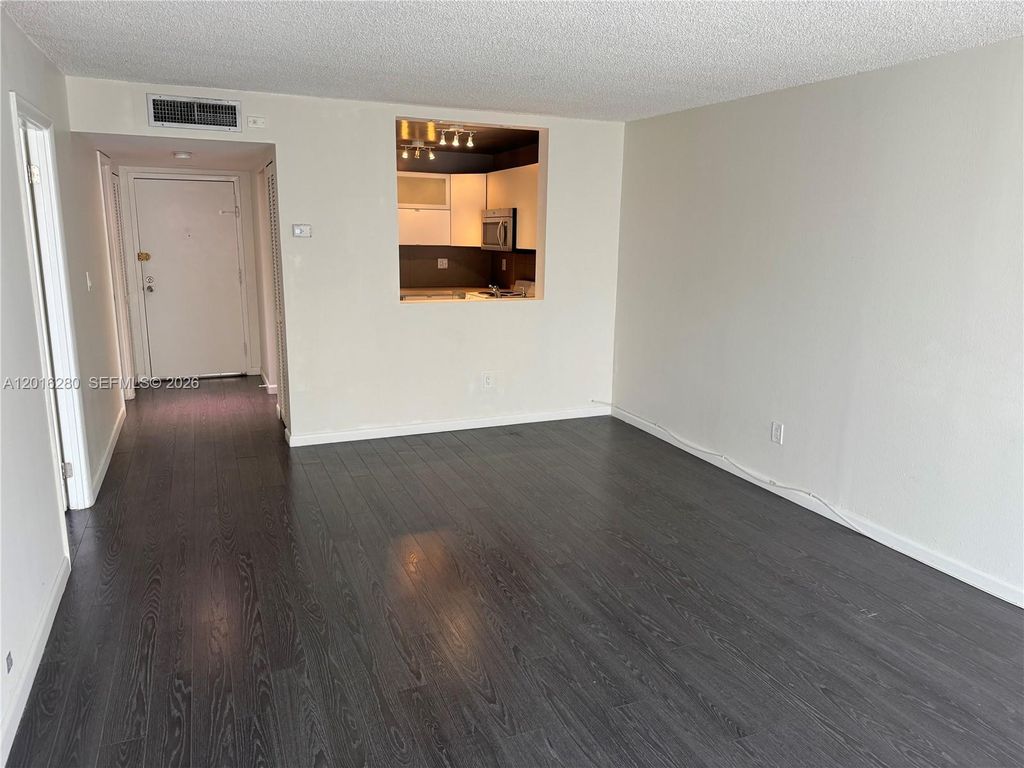 492 NW 165th St Rd C-314, Miami, FL 33169