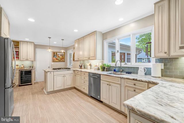 3723 RIVERWOOD RD, Alexandria, VA 22309