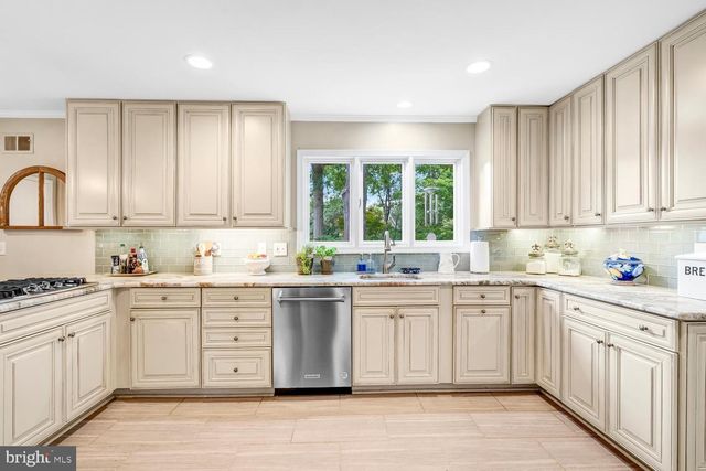 3723 RIVERWOOD RD, Alexandria, VA 22309
