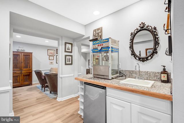 3723 RIVERWOOD RD, Alexandria, VA 22309