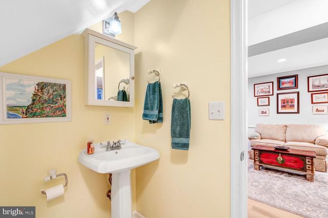3723 RIVERWOOD RD, Alexandria, VA 22309