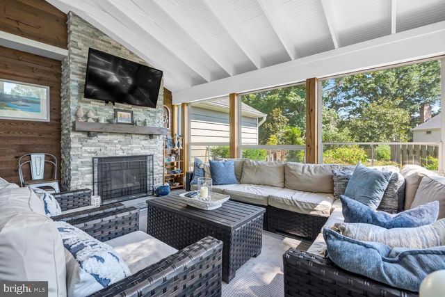 3723 RIVERWOOD RD, Alexandria, VA 22309