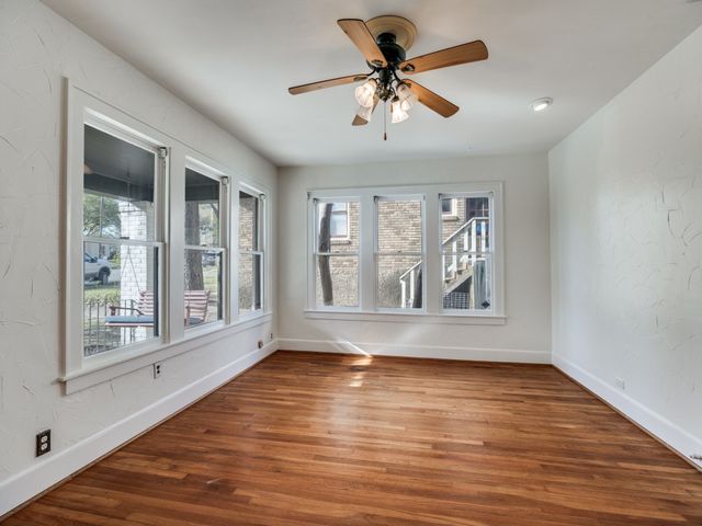 6931 Lindsley Avenue, Dallas, TX 75223