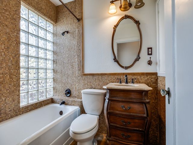 6931 Lindsley Avenue, Dallas, TX 75223