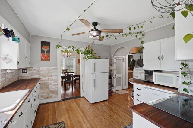 251 Charleston Street, Weber City, VA 24290