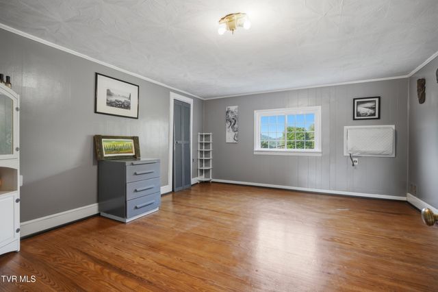 251 Charleston Street, Weber City, VA 24290